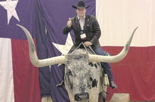 ФОТО: Михаил Добкин оседлал техасского буйвола